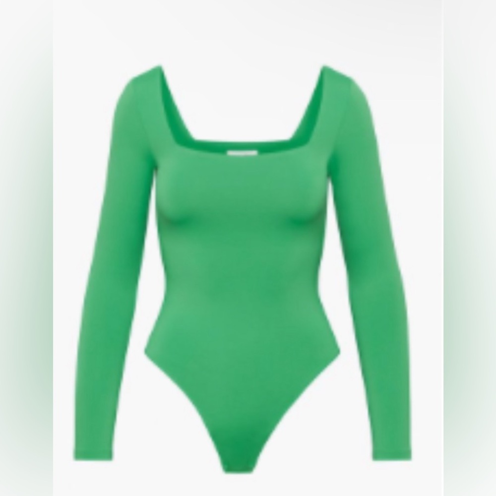 Aritzia NWOT contour bodysuit M green